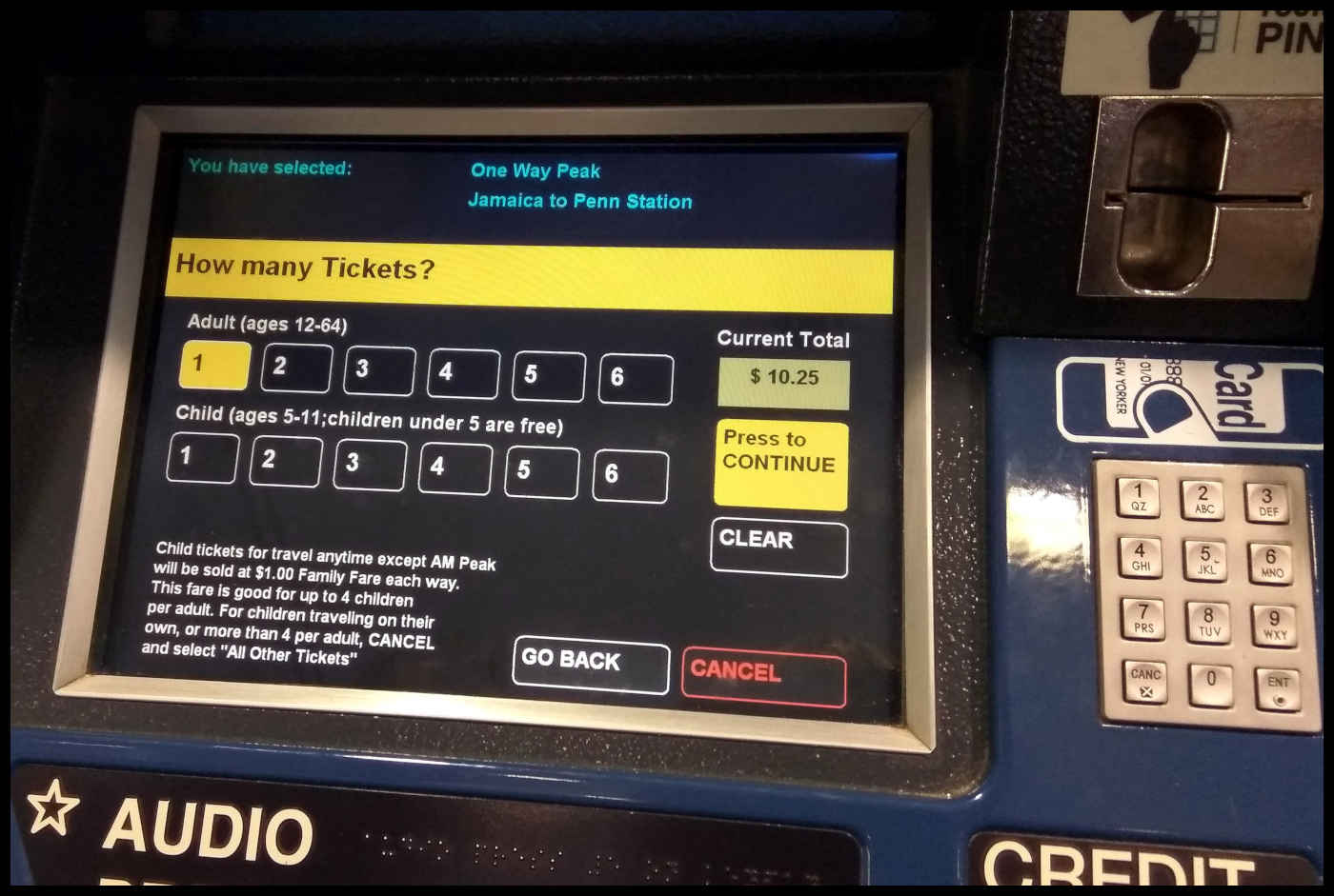 Máquina para comprar billetes de AirTrain
