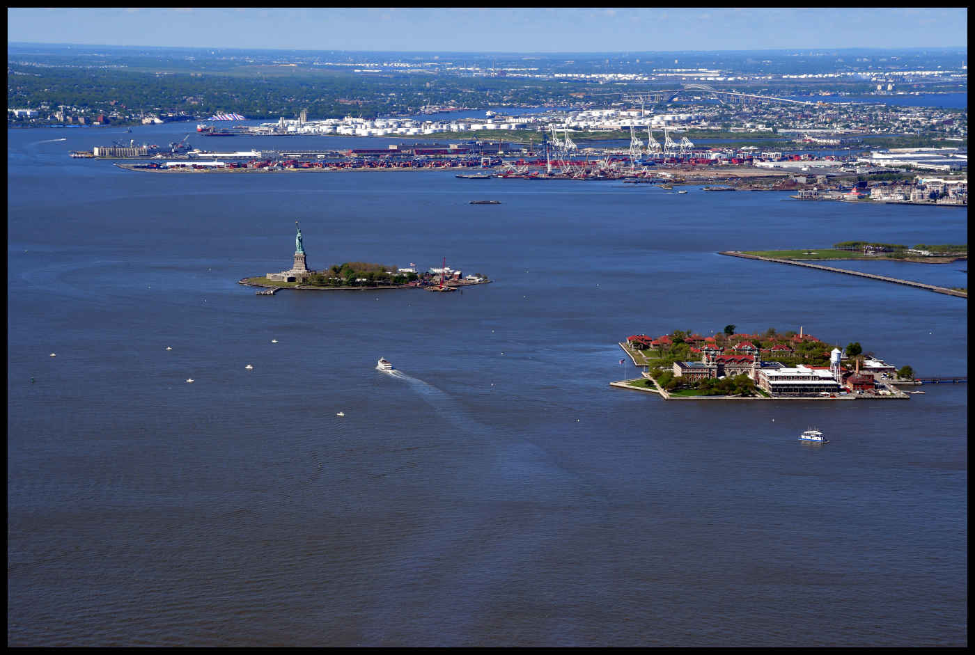 La Estatua de la Libertad y Ellis Island desde el One World Observatory