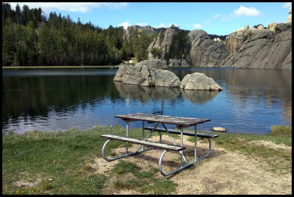 Mesas de picnic en Sylvan Lake