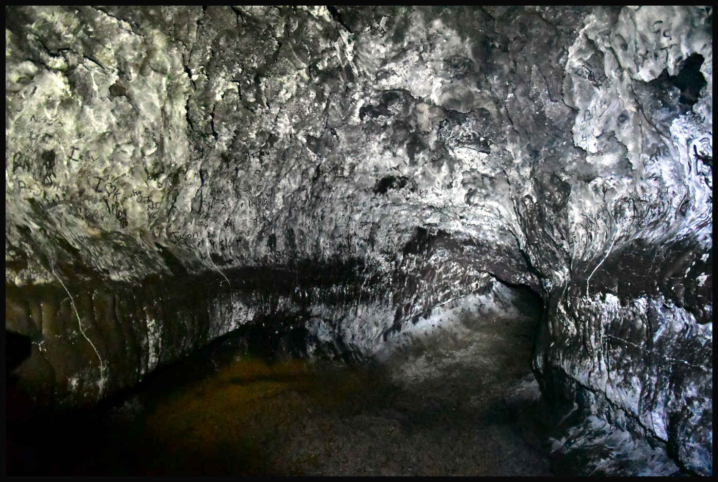 Izquierda en Kaumana Caves