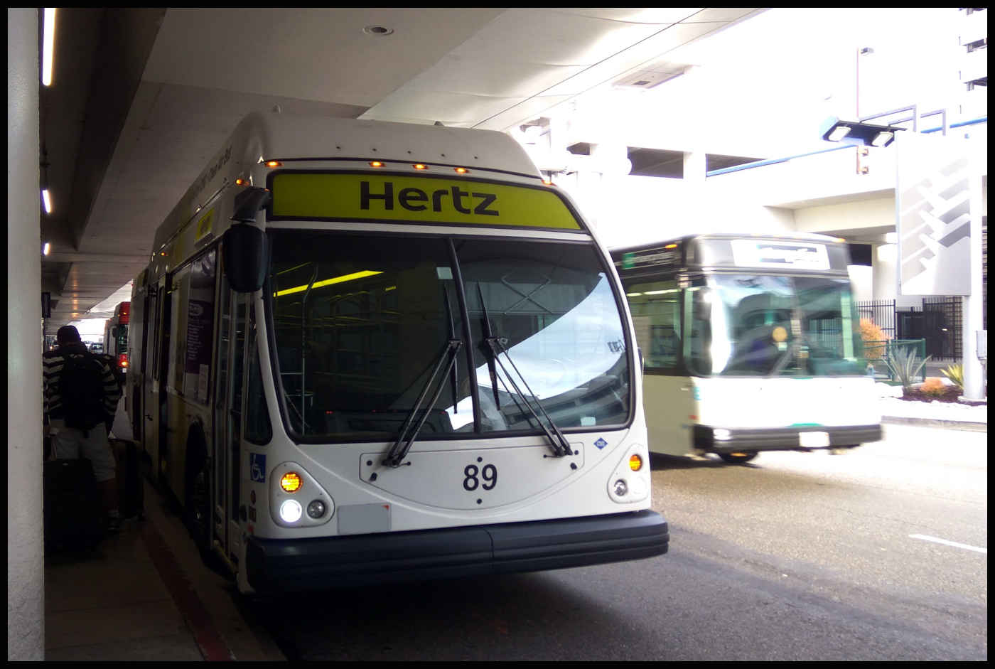 Hertz - Aeropuerto Internacional de Los Ángeles